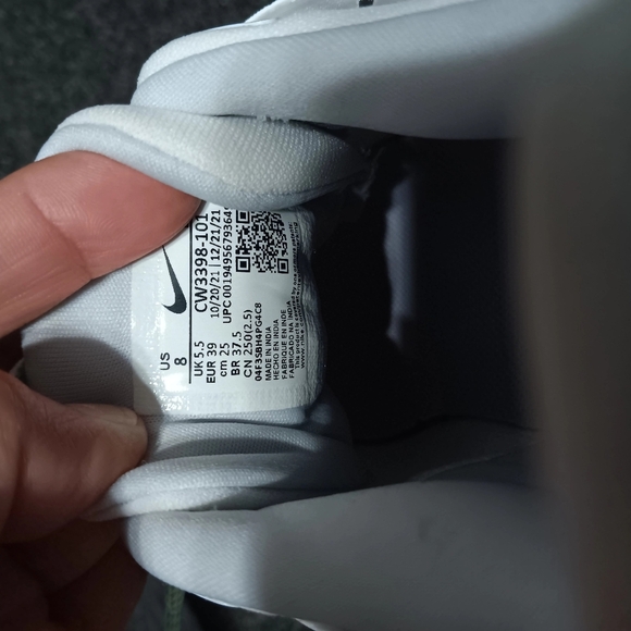 Nike White and Teal Athletic Shoes - Picture 5 of 6